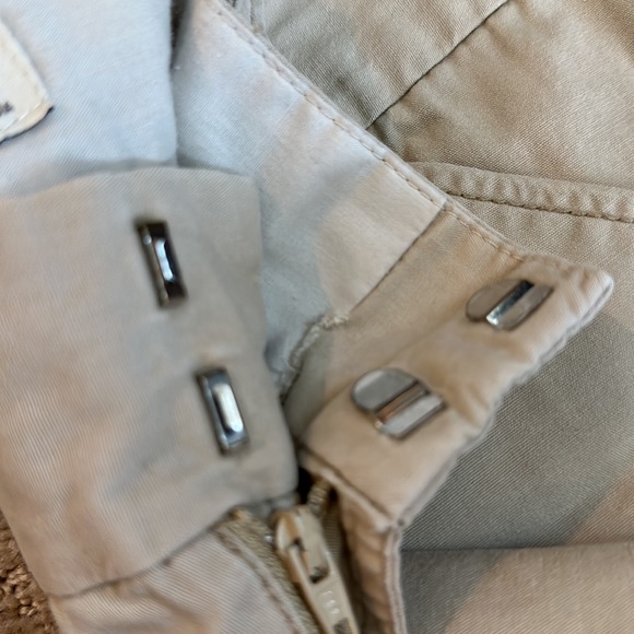 Old Navy khaki tan 8 chino shorts - Picture 7 of 9